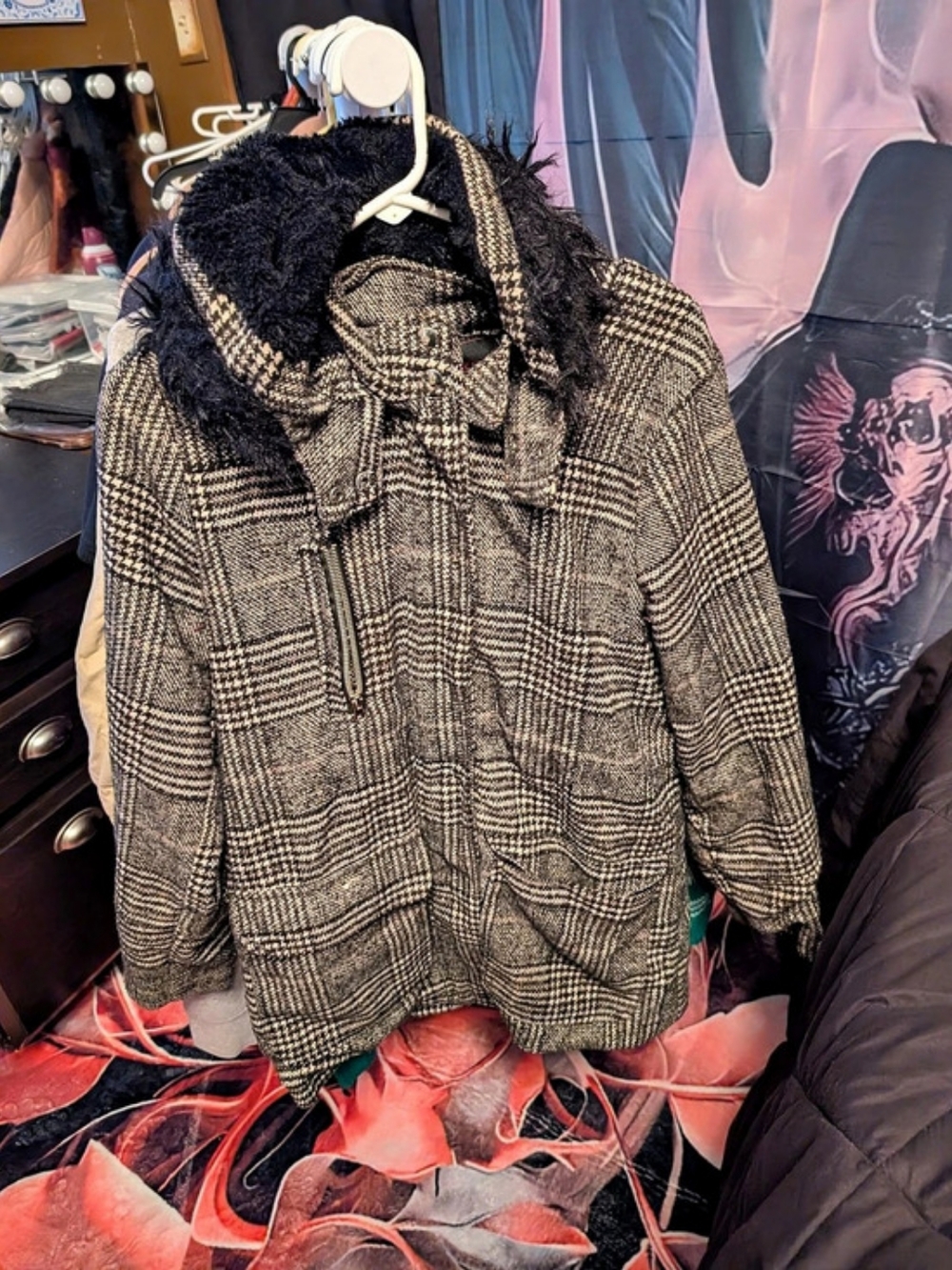 YOKI Plaid Hooded Jacket in Brown & Black Large